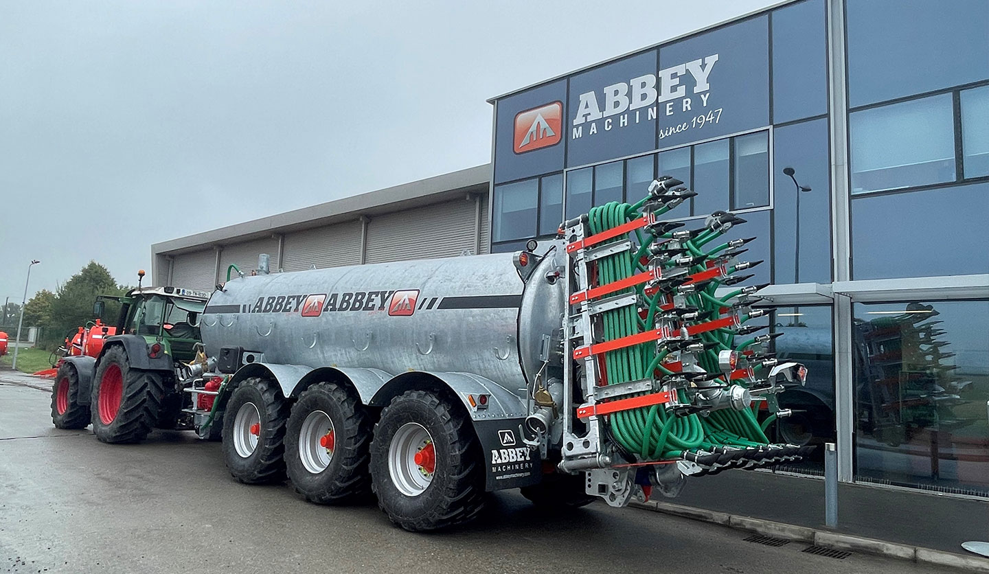 Abbey Machinery Premium Plus Trailing Shoe Applicator with Tridem Tanker