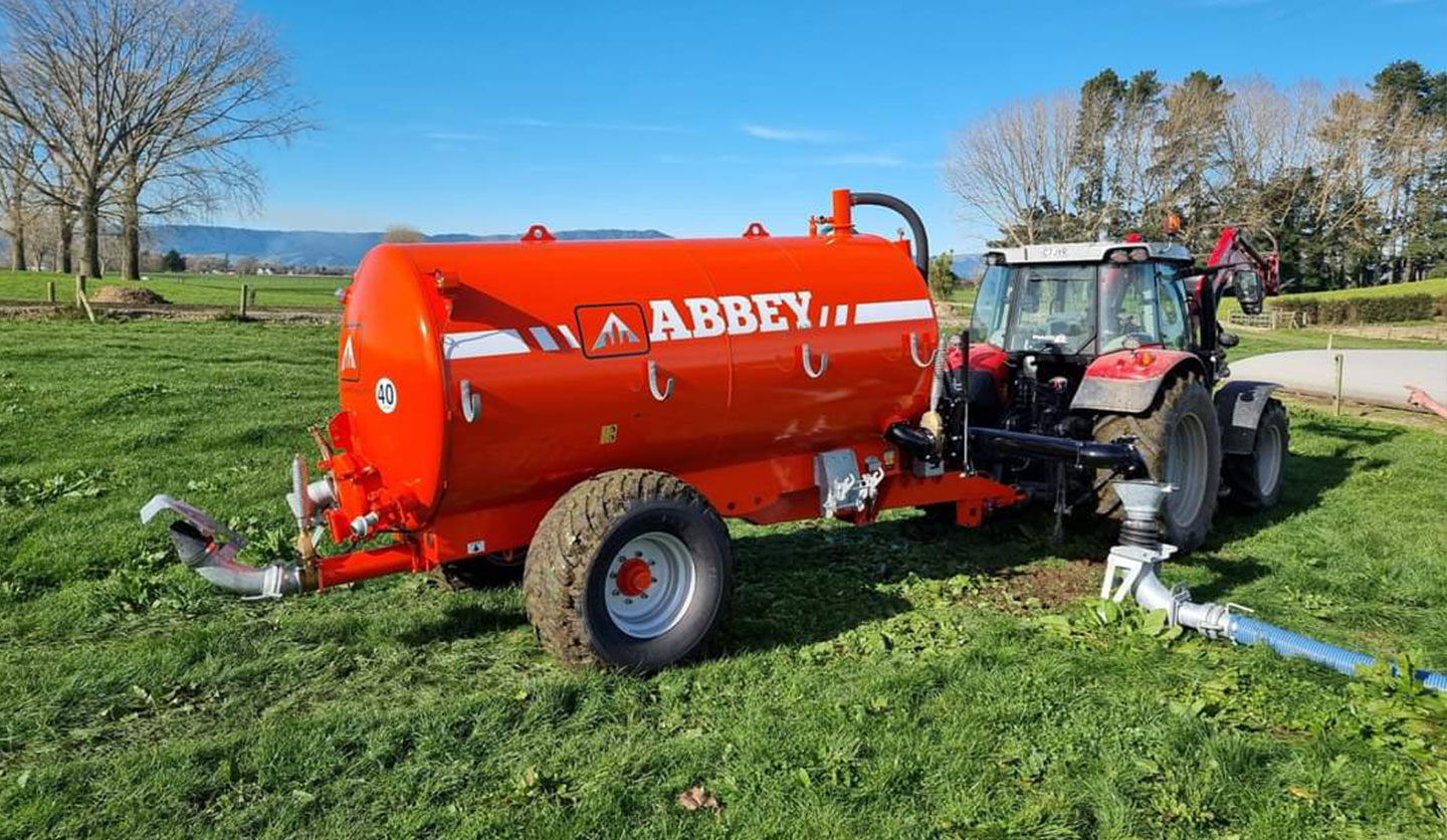 Abbey Machinery Super Sprung Drawbar Tanker in a field working