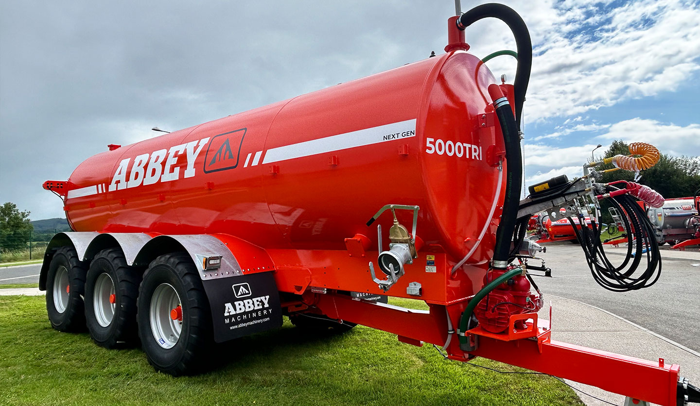 Abbey Machinery Tridem Tanker 5000TRI side view