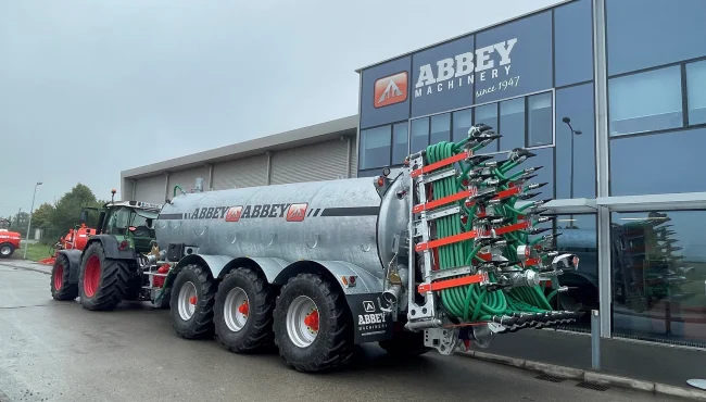 Abbey Machinery Premium Plus Trailing Shoe Applicator with Tridem Tanker