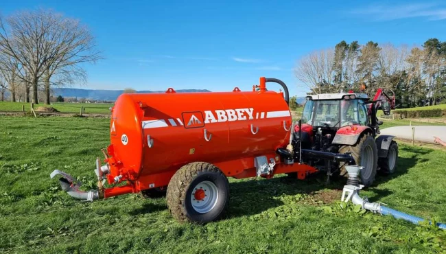 Abbey Machinery Super Sprung Drawbar Tanker in a field working